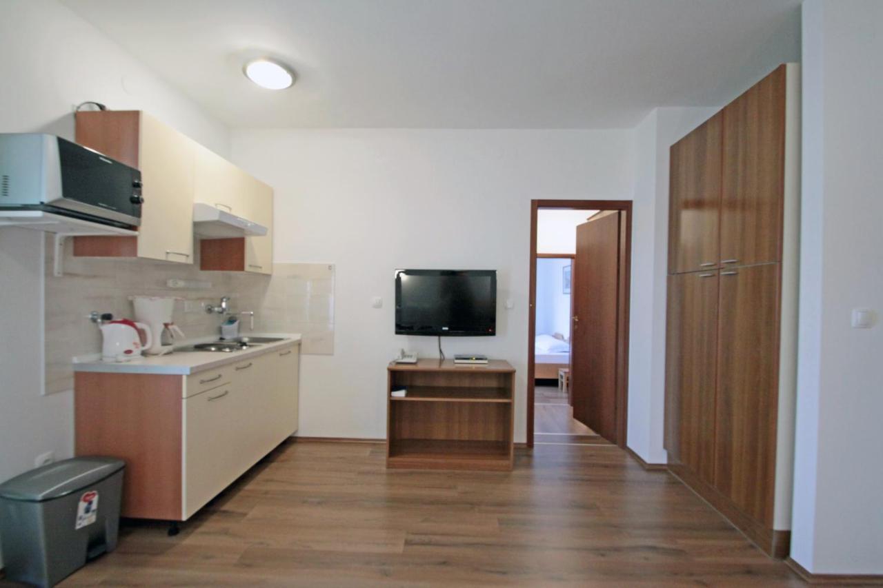 Apartments By The Sea Vinjerac, Zadar - 5811 Exterior photo